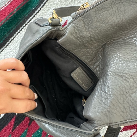 Marc Jacobs crossbody, classic gray. - Picture 5 of 7